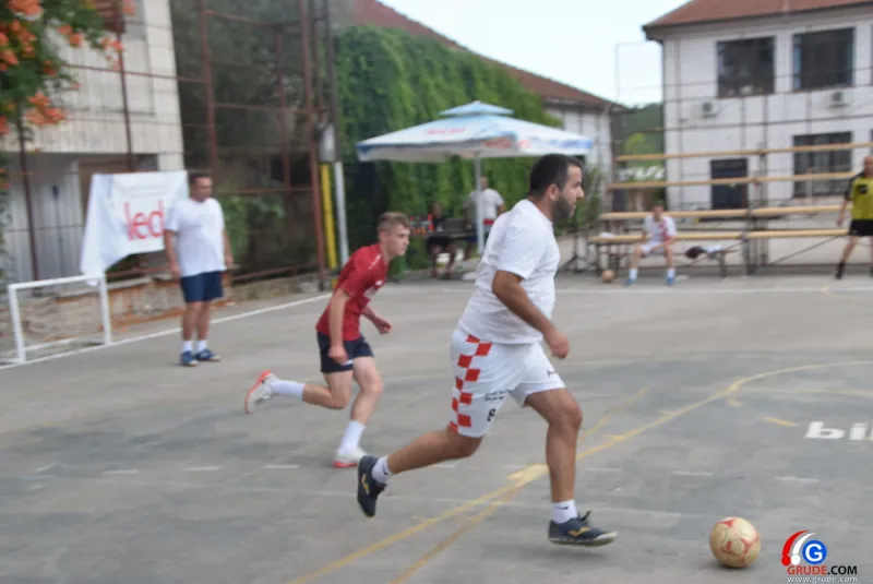 FOTO: 3NA3 U GRUDAMA, dalje prošle ekipe koje su zabile više golova od protivnika 15