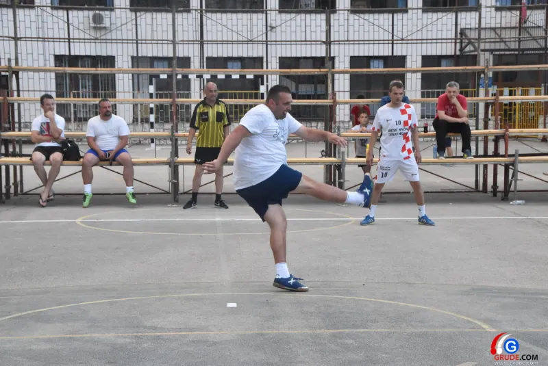 FOTO: 3NA3 U GRUDAMA, dalje prošle ekipe koje su zabile više golova od protivnika 17