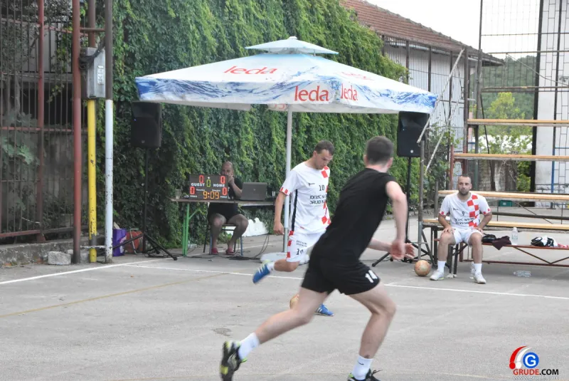 FOTO: 3NA3 U GRUDAMA, dalje prošle ekipe koje su zabile više golova od protivnika 32