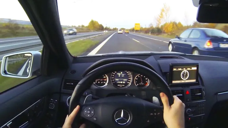 Vozač iz BiH s 250 na sat pretjecao i bježao policiji pa sletio s djetetom u autu