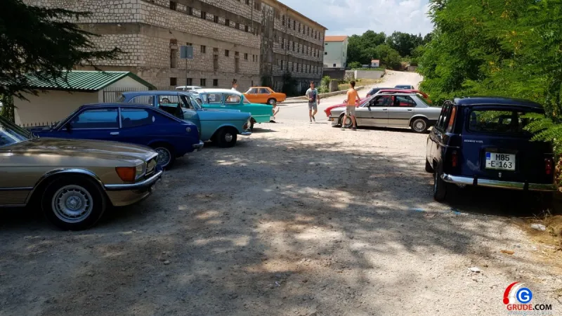 FOTO/VIDEO: GRUDE, LJUBUŠKI, POSUŠJE I ŠIROKI DOMAĆIN OLDTIMERIMA, STARA AUTA SVE ODUŠEVILA 11