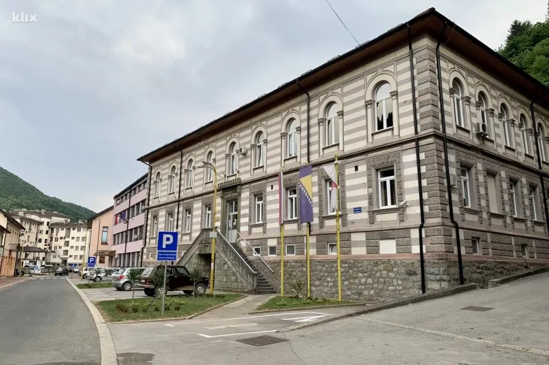 FOTO: Svi su otišli, Srebrenica je već popodne opet postala grad duhova 10