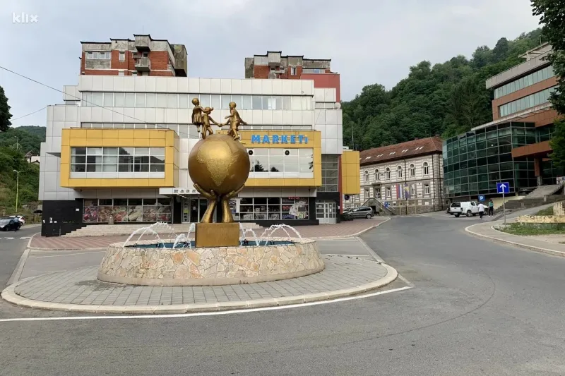 FOTO: Svi su otišli, Srebrenica je već popodne opet postala grad duhova 8