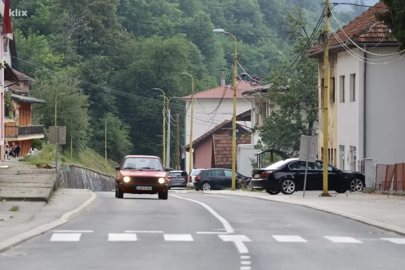 FOTO: Svi su otišli, Srebrenica je već popodne opet postala grad duhova 9