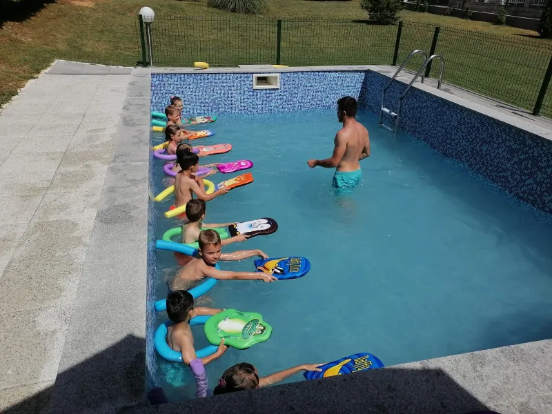 FOTO: Aquaman Grude pokazao se kao jedan od najboljih prijatelja djece 3