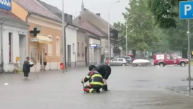 Jako nevrijeme pogodilo Novu Gradišku: 'Voda do koljena, automobili zapeli'