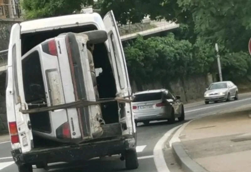 Ako ne ide drugačije, Duju ubaciš u kombija