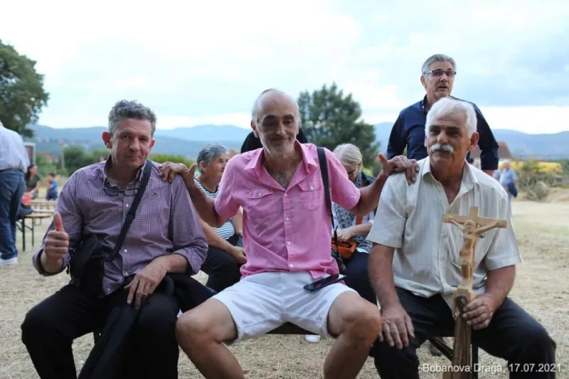 FOTO: Kod zvonika svetog Ilije u Bobanovoj Dragi predstavljena knjiga 'Povratak' 2