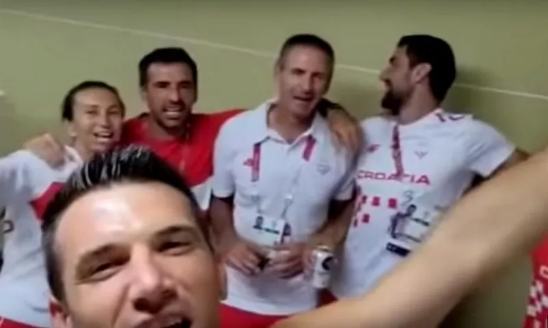 Hrvatski olimpijci medalje su proslavili uz ovu pjesmu; većina medija u Hrvatskoj to je prešutjela