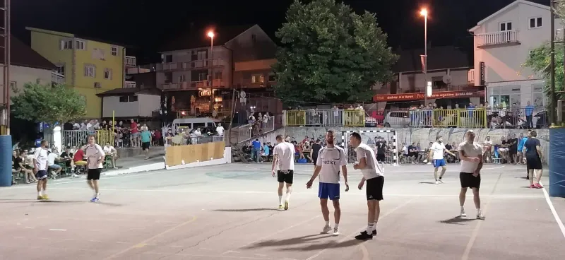 GRUDSKO LJETO: Sraz 'imotsko-bekijskog polja' donio pregršt uzbuđenja, Auto servis Pop i Hvidra Mostar rutinski u četvrtfinale