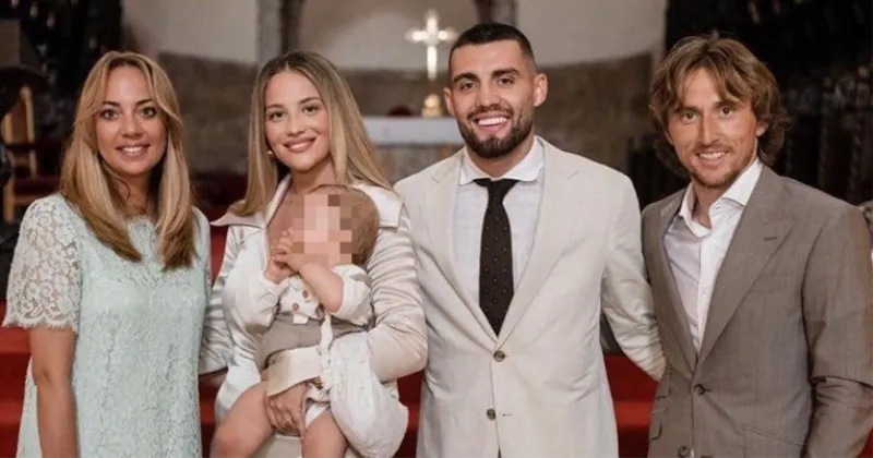 Mateo, Izabel, kumovi Luka i Vanja... Kovačići, Andrijanići, Modrići na krštenju