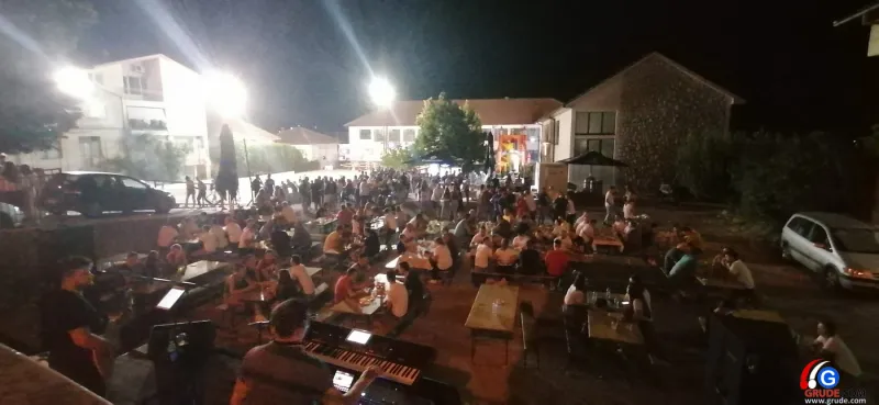 FOTO/VIDEO: ZAVRŠENO JE GRUDSKO LJETO, ŽITELJI IZ CIJELE HERCEGOVINE DOŠLI U GRUDE 42