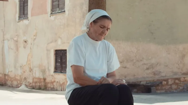 Stara mati mnogo za vas brine, dico moja, stra me te tuđine...