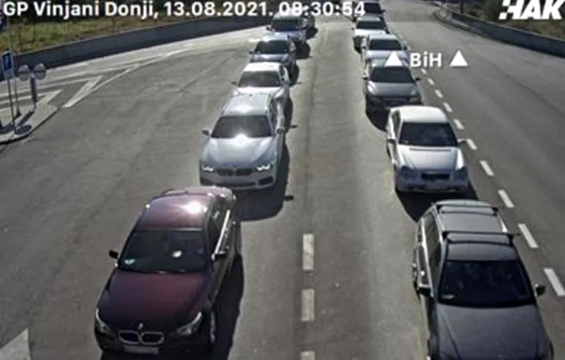 HAK: Tijekom dana pojačan promet na A1 i većini cesta u priobalju
