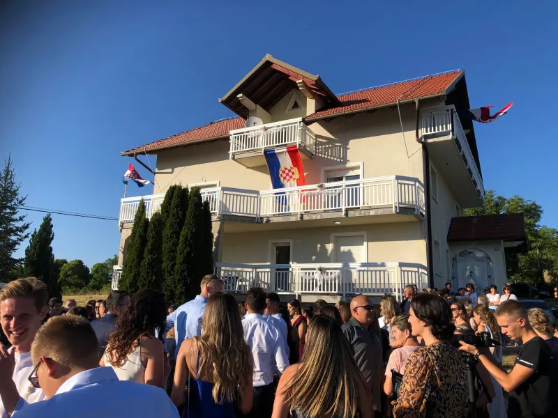 FOTO: Zavoljeli se na susretima iseljenih, ona zbog njega naučila hrvatski, on po nju došao na konju 19