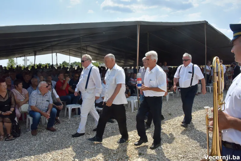 (FOTO) Misa na Bilima! Palić: Istina nema alternative! Čović: Skinut je veo šutnje o žrtvama Križnog puta  11
