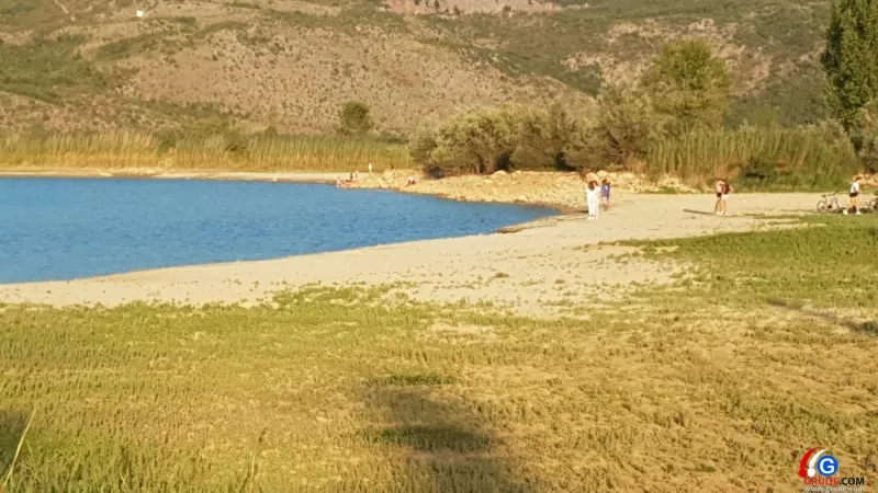 FOTO: Uz pogled na predivno jezero Krenica žitelji uživaju u ribljim specijalitetima 15