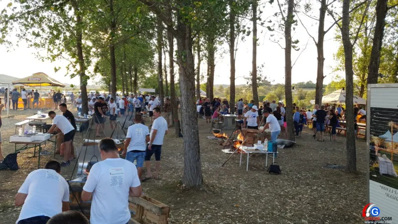 FOTO: Uz pogled na predivno jezero Krenica žitelji uživaju u ribljim specijalitetima 8