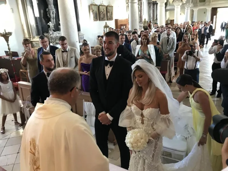 FOTO: Oženio se proslavljeni košarkaš iz Čitluka, vjenčanje ipak nije bilo u Hercegovini...