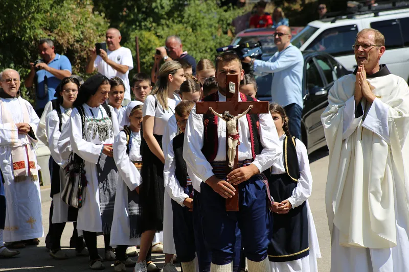 Sveta misa na najstarijem svetištu u Hercegovini: Gospa se tu ukazala sirotoj ženi koja je tražila vodu 5