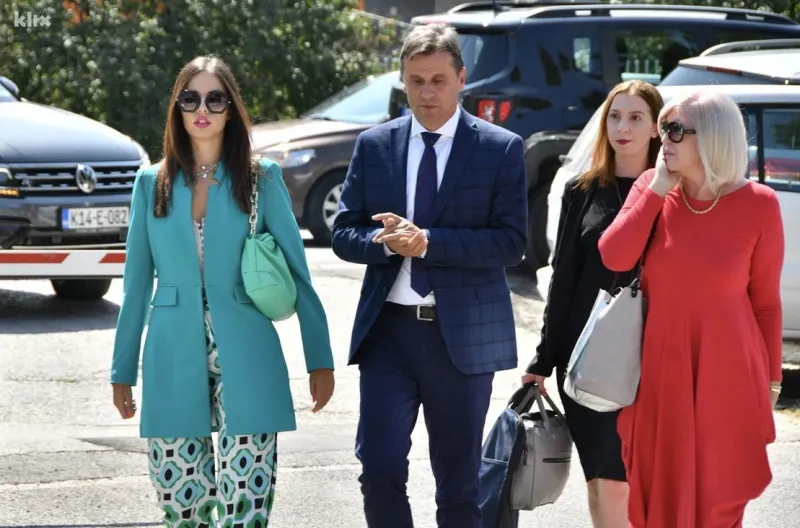 FOTO: Modna revija 'naših mafijaša': Pogledajte kakvi 3F i ostali dolaze na sud 1