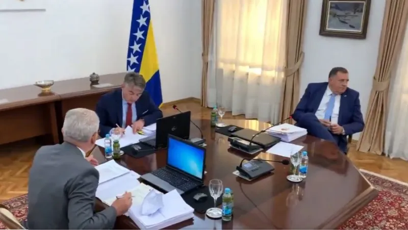 DODIK SVE BLOKIRAO: Džaferoviću se sastali tlakovi, traži od OHR-a Miloradovo uklanjanje
