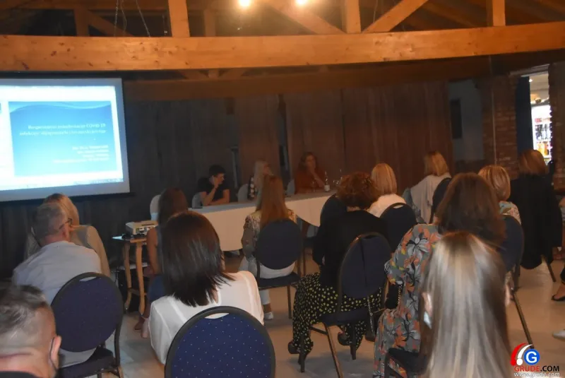 FOTO: U Grudama održano tematsko predavanje na temu 'Covid-19 Infekcija' 22
