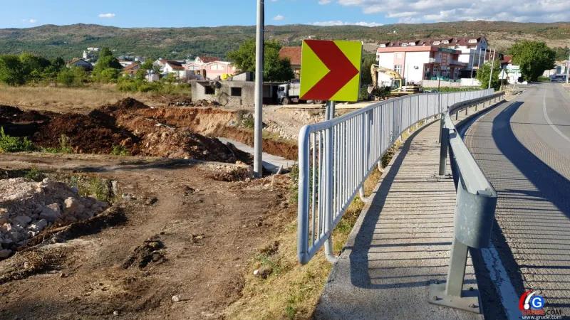 FOTO: Počeli radovi na lokaciji budućeg kružnog toka u Grudama 2