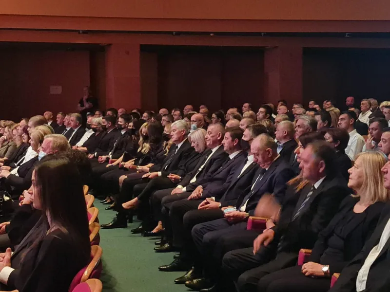 FOTO: Brojni se opraštaju od najdugovječnijeg gradonačelnika Mostara