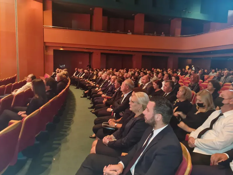 FOTO: Brojni se opraštaju od najdugovječnijeg gradonačelnika Mostara 1