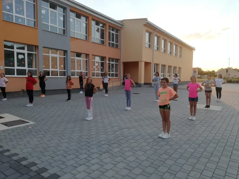FOTO: Grudske mažoretkinje krenule s treninzima, u tijeku je upis novih članica 3