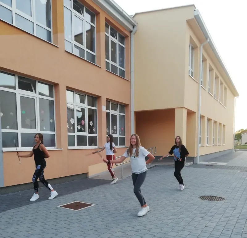 FOTO: Grudske mažoretkinje krenule s treninzima, u tijeku je upis novih članica 8