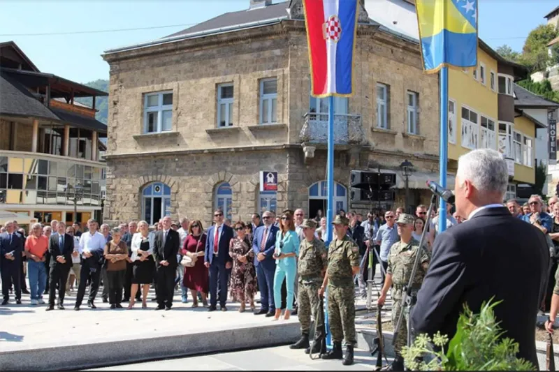 Čović u Jajcu: Ne treba nam nitko ništa davati