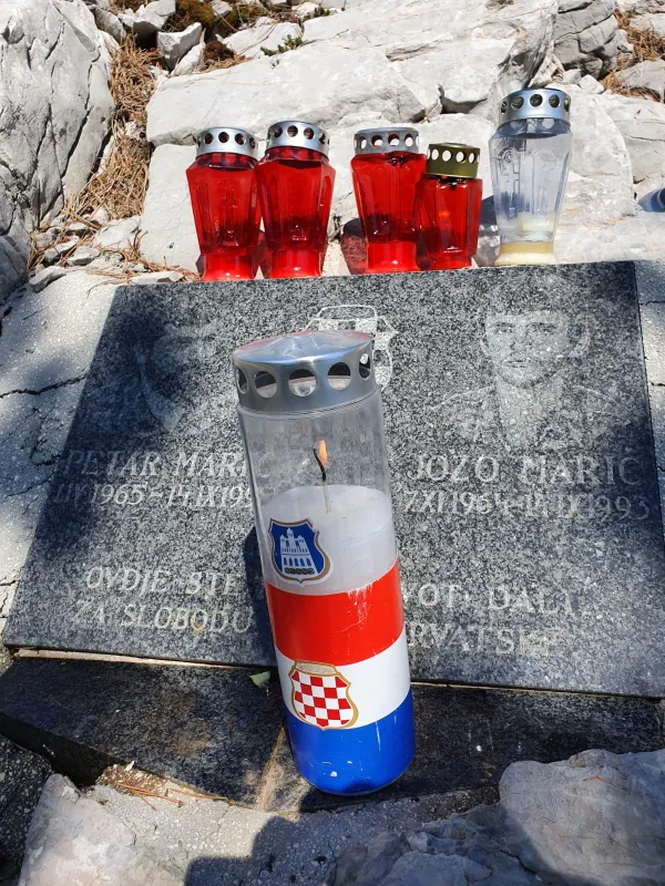 Uspon na Čabulju u čast poginulim suborcima