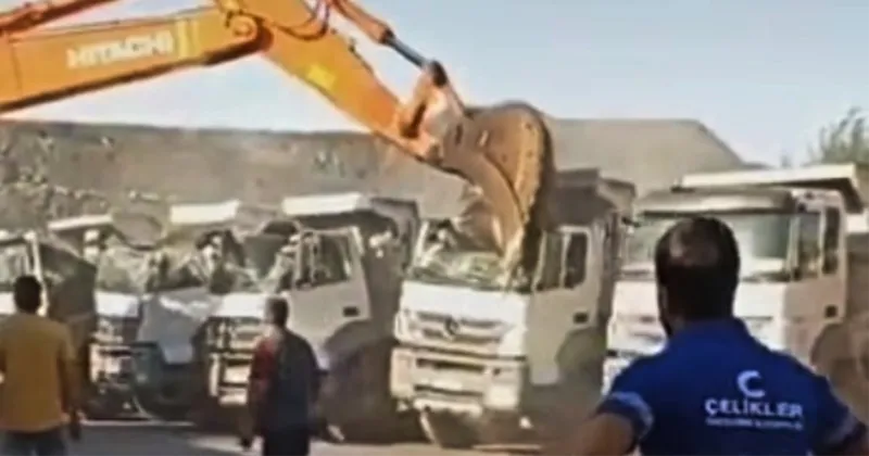 VIDEO: Hakan nije dobio plaću! Sjeo u bager i razbio pet kamiona svom poslodavcu