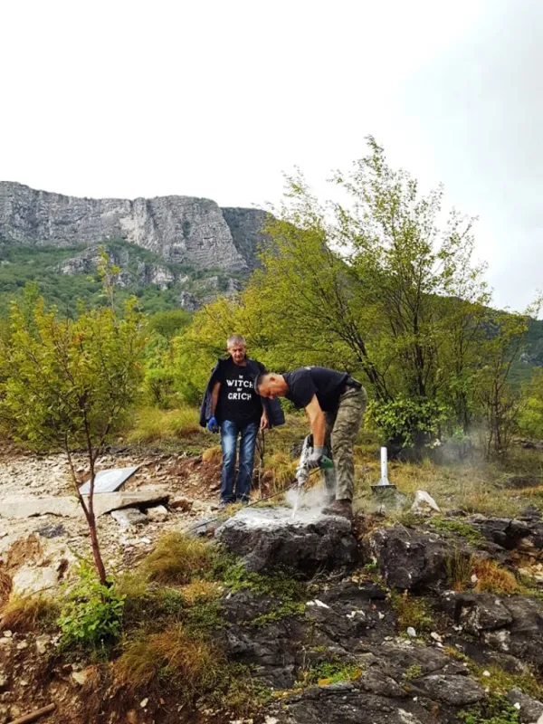 FOTO: Kolege suborci postavili spomen obilježje Goranu Spajiću-Gogi 9