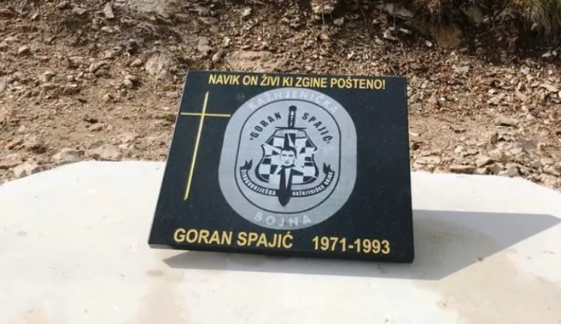 FOTO: Kolege suborci postavili spomen obilježje Goranu Spajiću-Gogi
