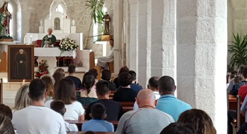 FOTO: Vjernici se u molitvi prisjetili svog fra Bernarda Marića 1