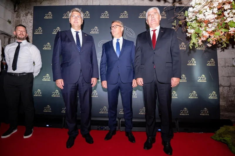 FOTO: Fešta u Zadru nakon što je Hercegovac prodao Marasku Bosancu 1