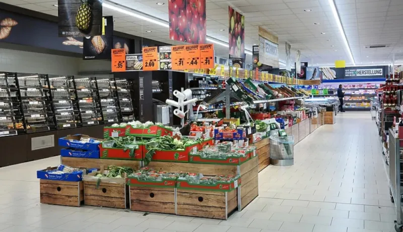 Počeo bojkot trgovina! U sjeni toga, zastupnici u Tuzli sebi povećali plaću na 4500 maraka