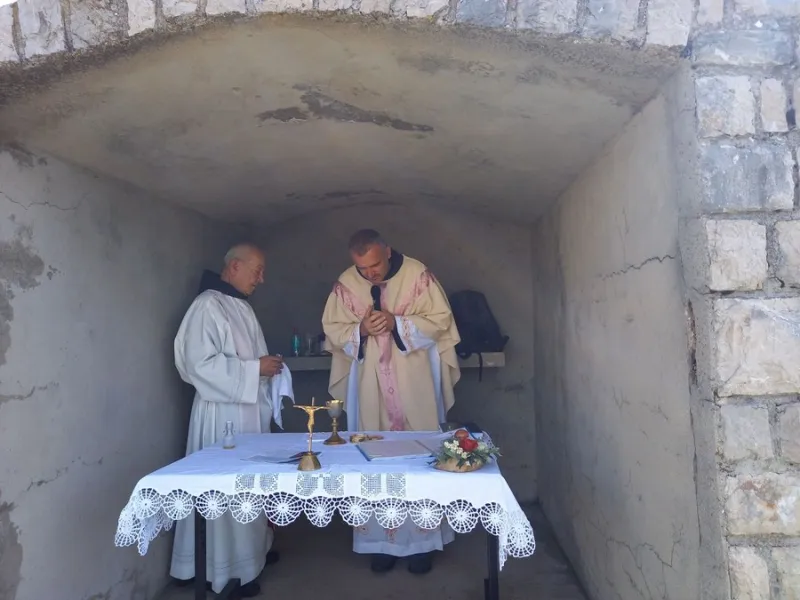 (FOTO) Održana selidbena misa: Fra Josip Vlašić naslijedio fra Antu Marića  7