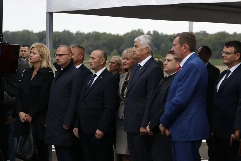 Otvoren granični prijelaz Svilaj i novi most na granici s Hrvatskom, u funkciji i 10 kilometara autoceste 2