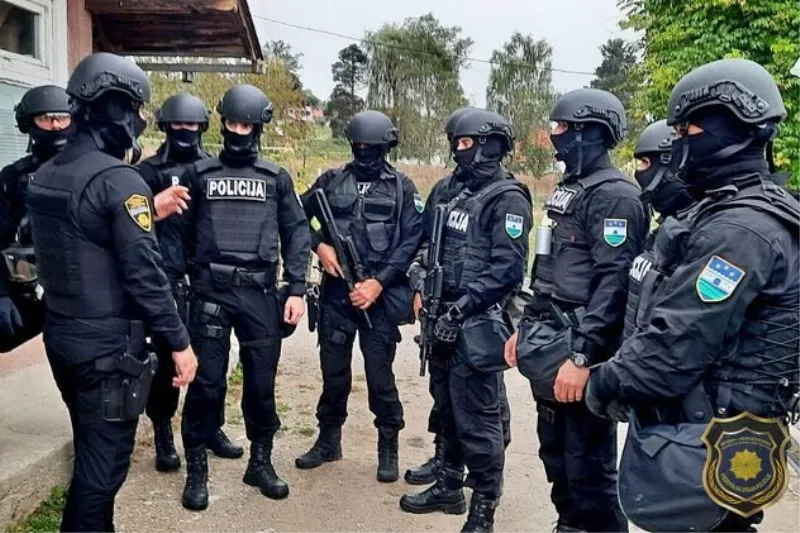 FOTO: PO NAREDBI SUDA U ŠIROKOM BRIJEGU IZVRŠENA VELIKA AKCIJA 1