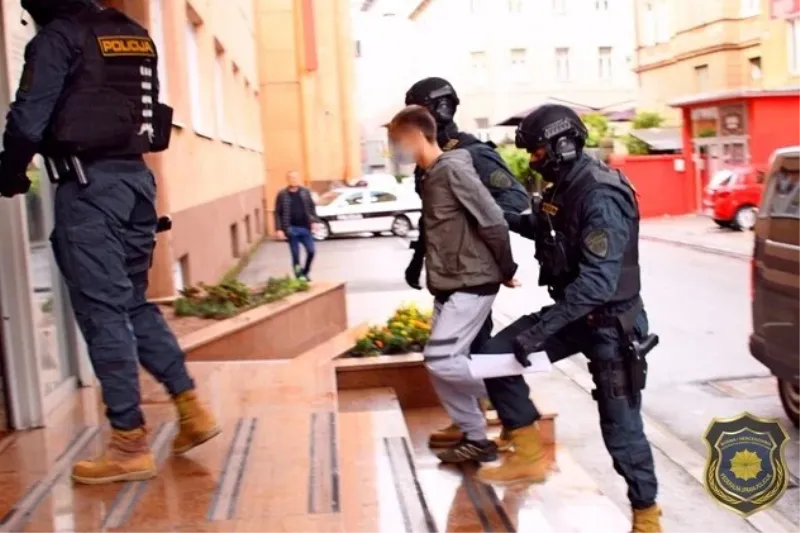 FOTO: PO NAREDBI SUDA U ŠIROKOM BRIJEGU IZVRŠENA VELIKA AKCIJA 6