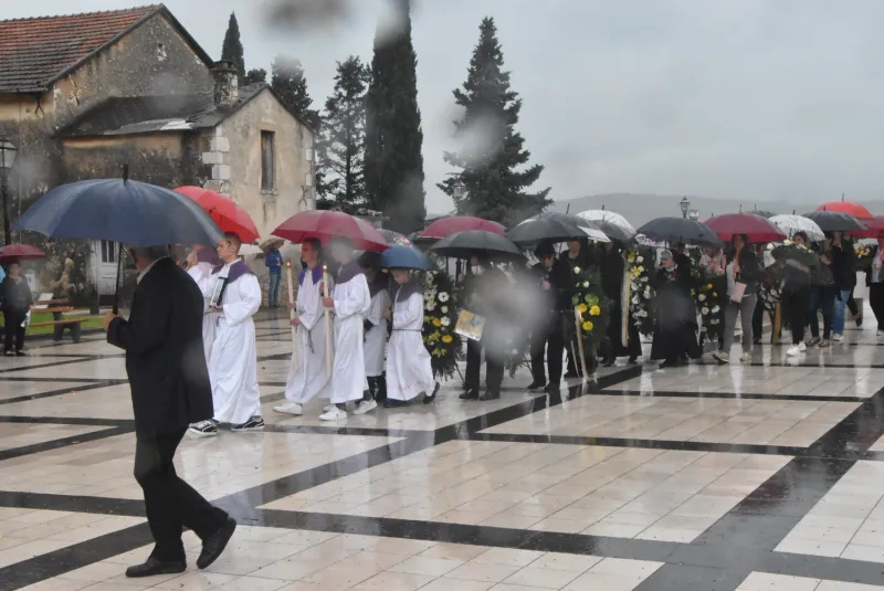 FOTO: HERCEGOVINA ISPRATILA SVOG FRA ANTU ŠARAVANJU U ZAGRLJAJ KRISTU 117