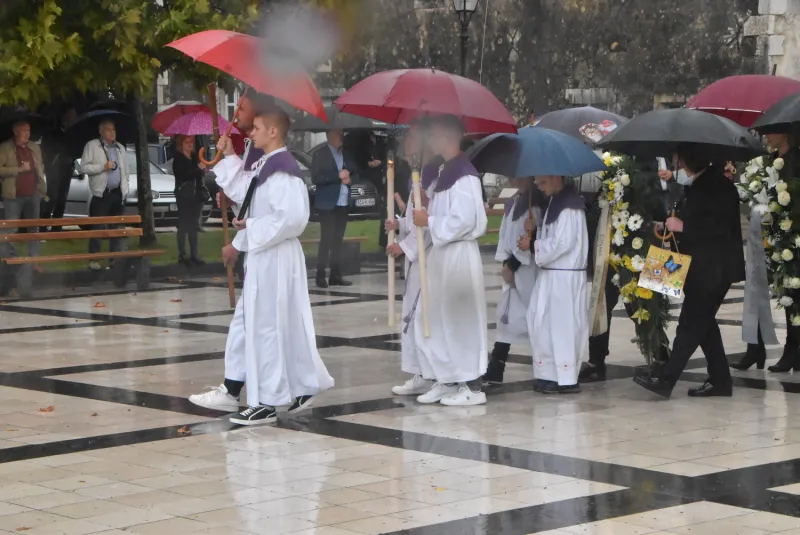 FOTO: HERCEGOVINA ISPRATILA SVOG FRA ANTU ŠARAVANJU U ZAGRLJAJ KRISTU 119