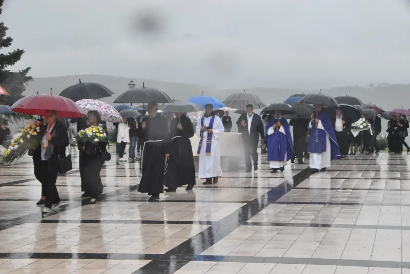 FOTO: HERCEGOVINA ISPRATILA SVOG FRA ANTU ŠARAVANJU U ZAGRLJAJ KRISTU 120