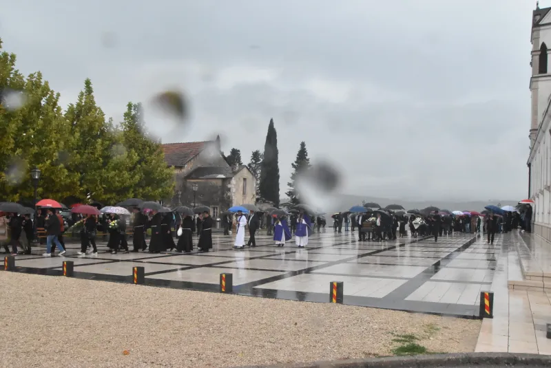 FOTO: HERCEGOVINA ISPRATILA SVOG FRA ANTU ŠARAVANJU U ZAGRLJAJ KRISTU 121