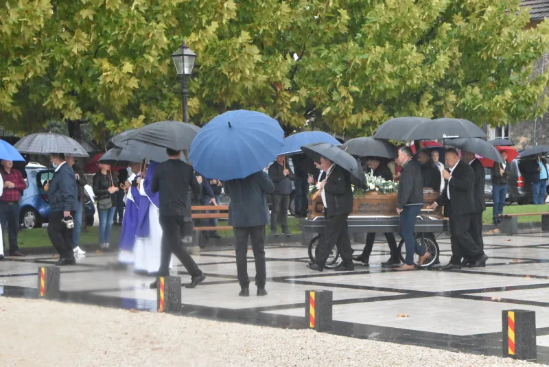 FOTO: HERCEGOVINA ISPRATILA SVOG FRA ANTU ŠARAVANJU U ZAGRLJAJ KRISTU 122