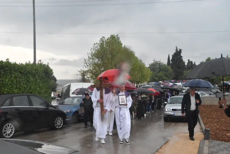 FOTO: HERCEGOVINA ISPRATILA SVOG FRA ANTU ŠARAVANJU U ZAGRLJAJ KRISTU 125
